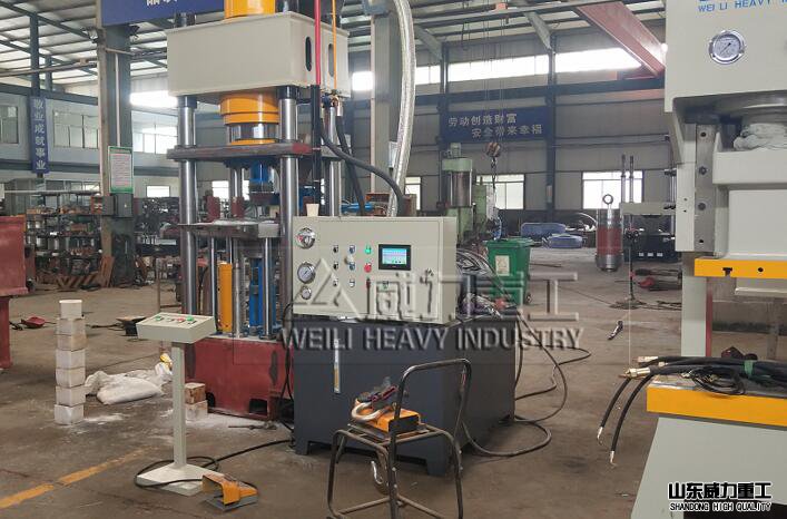 200噸鹽磚成型液壓機