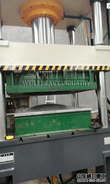 不銹鋼水箱成型機