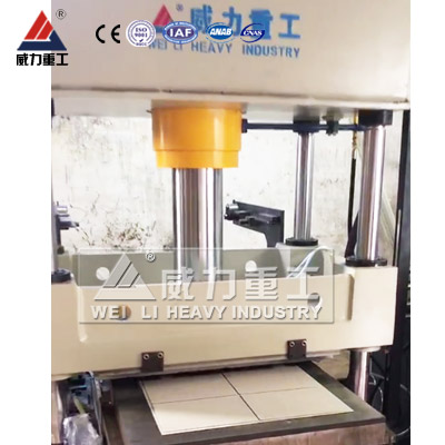 玩具拼圖裁切壓紋100噸液壓機(jī) 玩具拼圖裁切壓紋100噸液壓機(jī)