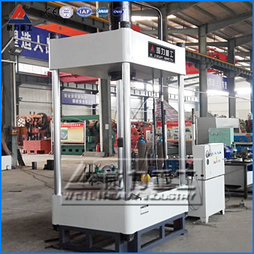 200噸二梁四柱液壓機(jī) 200噸二梁四柱液壓機(jī)