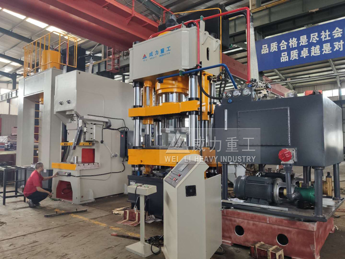 山東威力重工魚餌成型液壓機