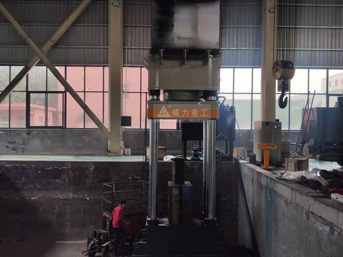 坩堝液壓機客戶使用車間