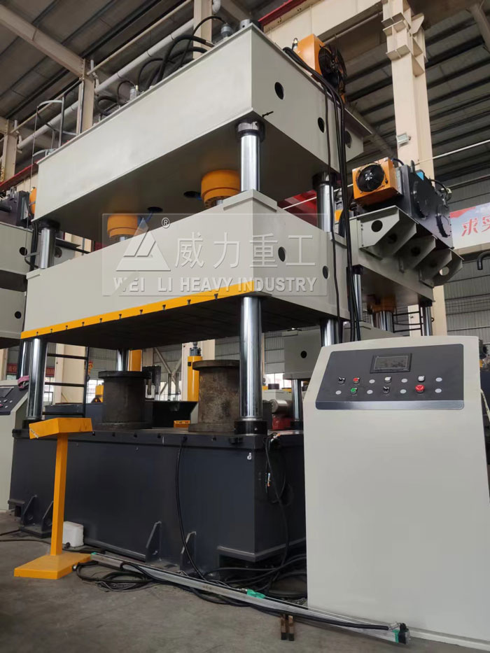 山東威力重工200噸四柱液壓機(jī)